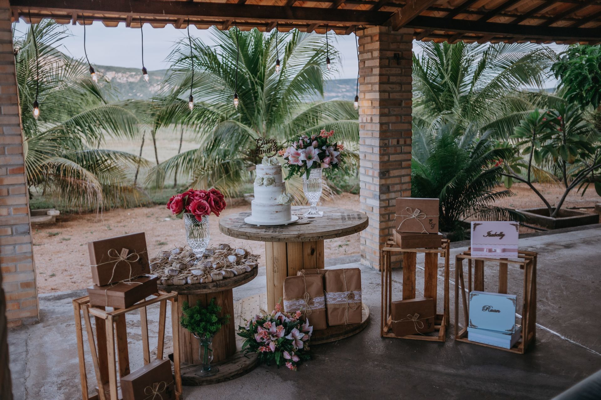 Foto Dicas de Casamento - A beleza estar em ser pessoal - Primeiras Lembranças de Amor Foto Dicas de Casamento - A beleza estar em ser pessoal - Primeiras Lembranças de Amor - Imagem 1
